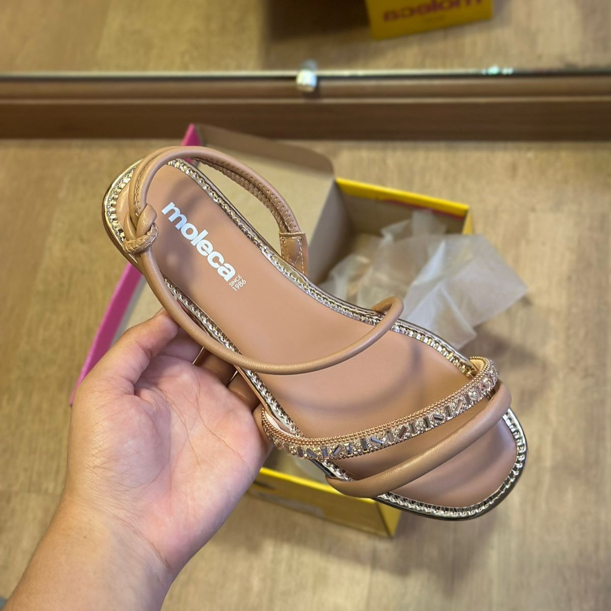 Sandália Moleca Tira Brilhosa 5435.543.28536