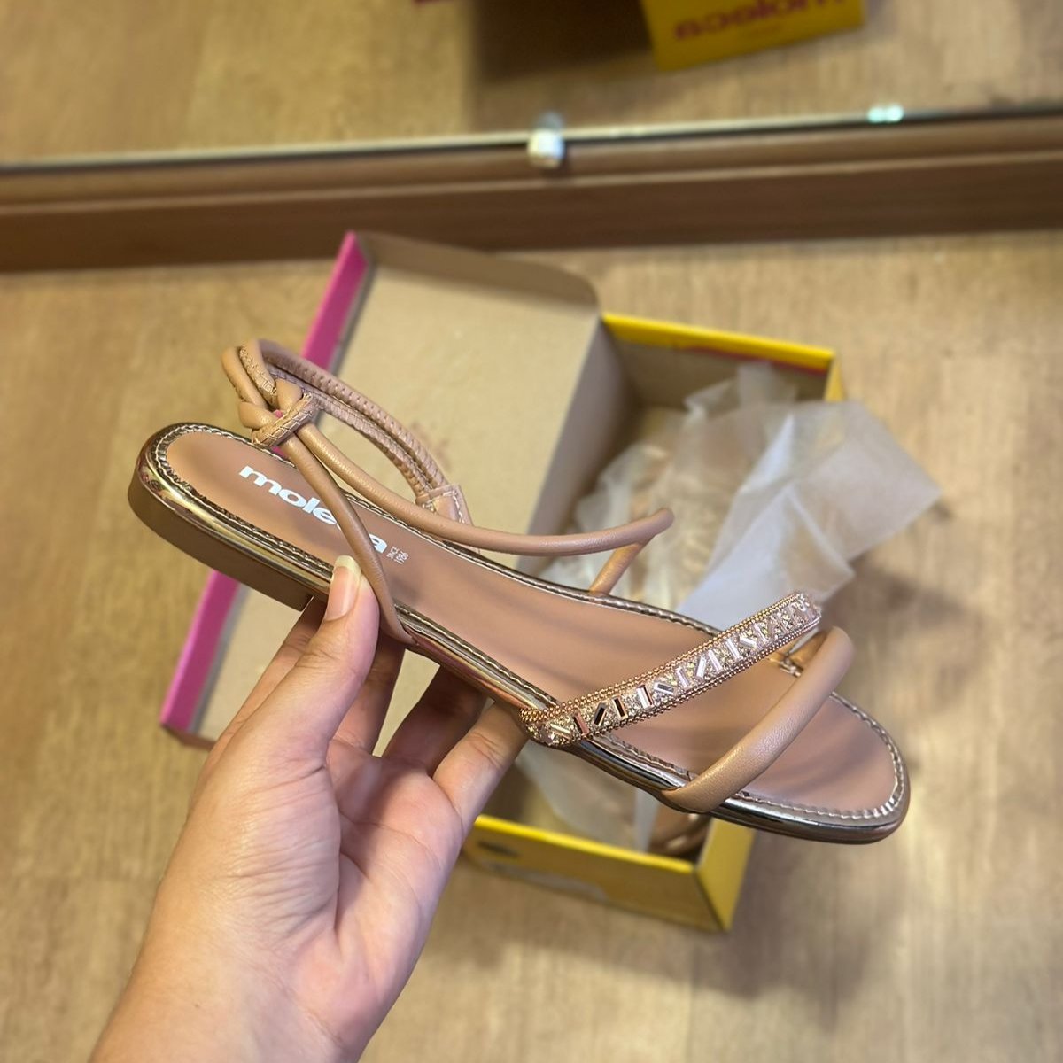 Sandália Moleca Tira Brilhosa 5435.543.28536