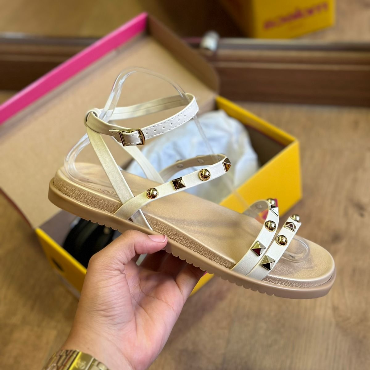 Sandália Moleca Detalhe Pedrarias 5502.107