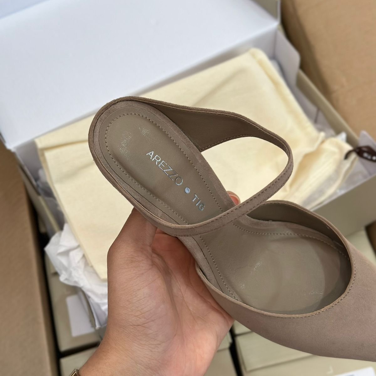 Sandália Arezzo + TIG Salto Fino Camurça A134110004