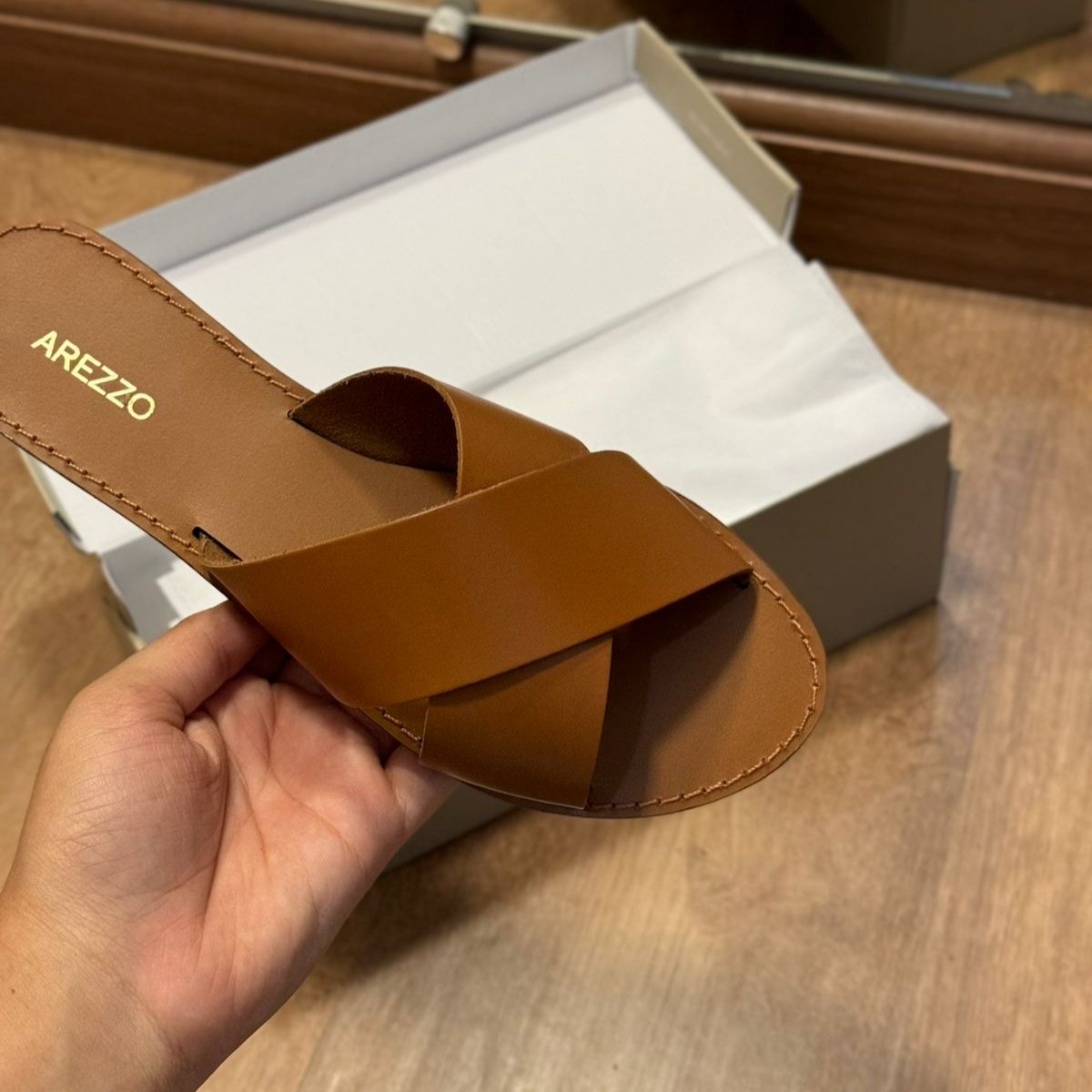 Sandália Rasteira Arezzo Couro Tiras Cruzadas A107380026