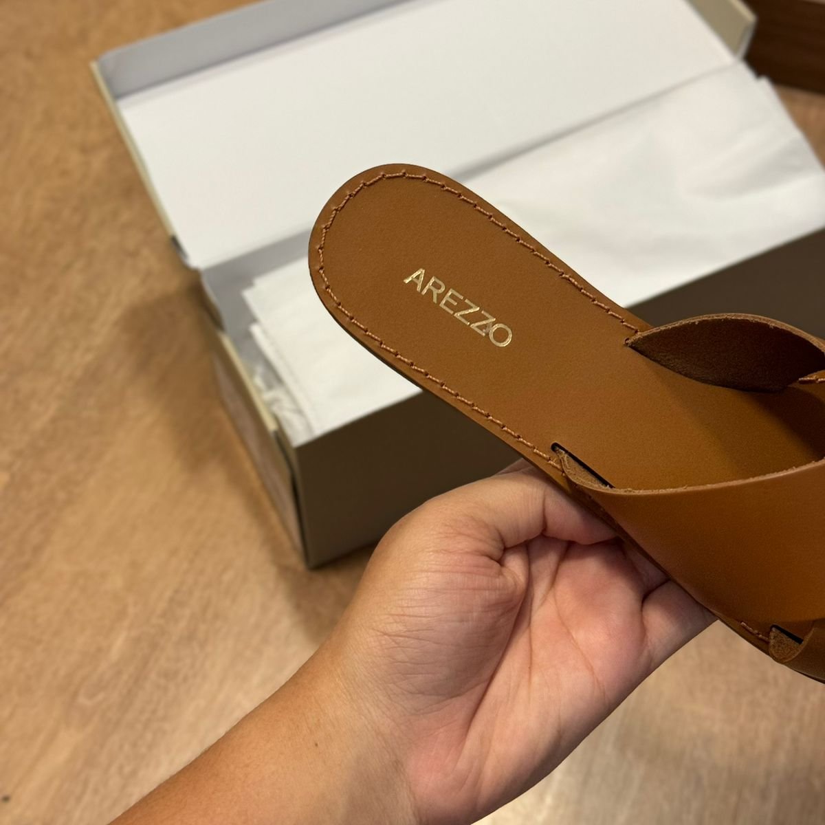 Sandália Rasteira Arezzo Couro Tiras Cruzadas A107380026