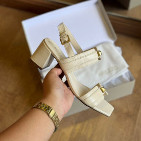 Sandália Arezzo Couro Salto Bloco Tiras Tachas  A134360019