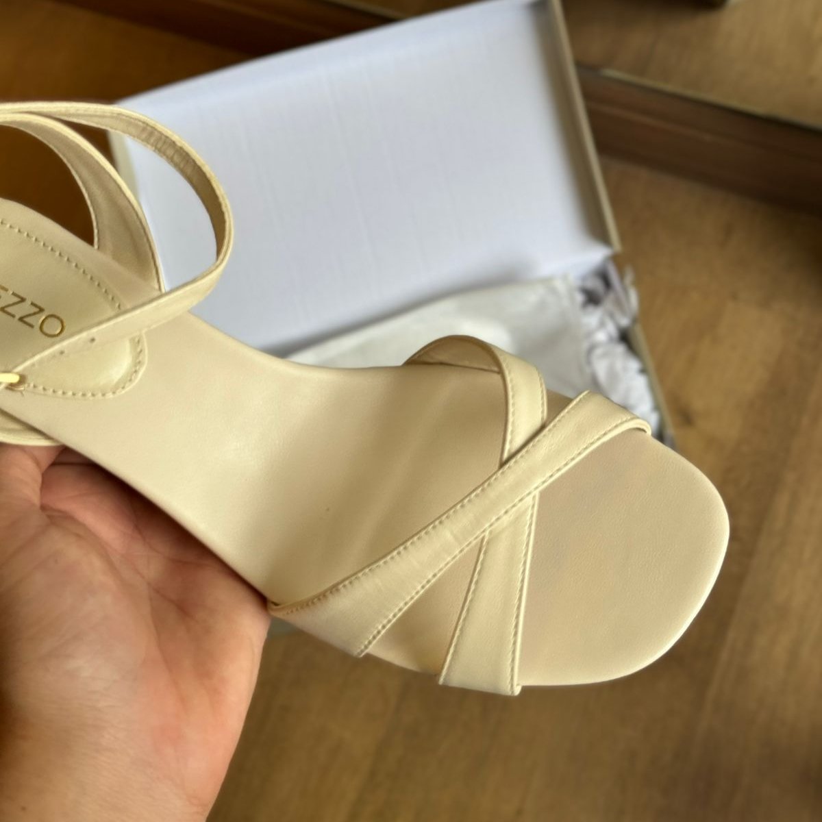 Sandália Arezzo Salto Bloco Brilhoso A136220003