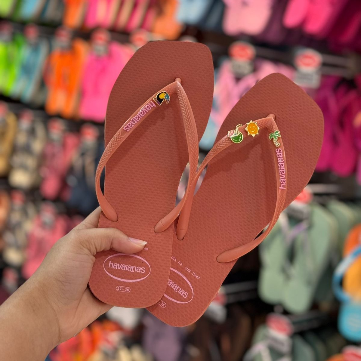 Havaianas Slim Square Logo Pop Up - Pin Tucano, Coqueiro, Sol  e Água de Coco