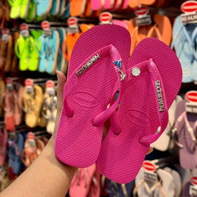 Havaianas Top + Placa Logo + Pin Golfinho, Sereia e Concha