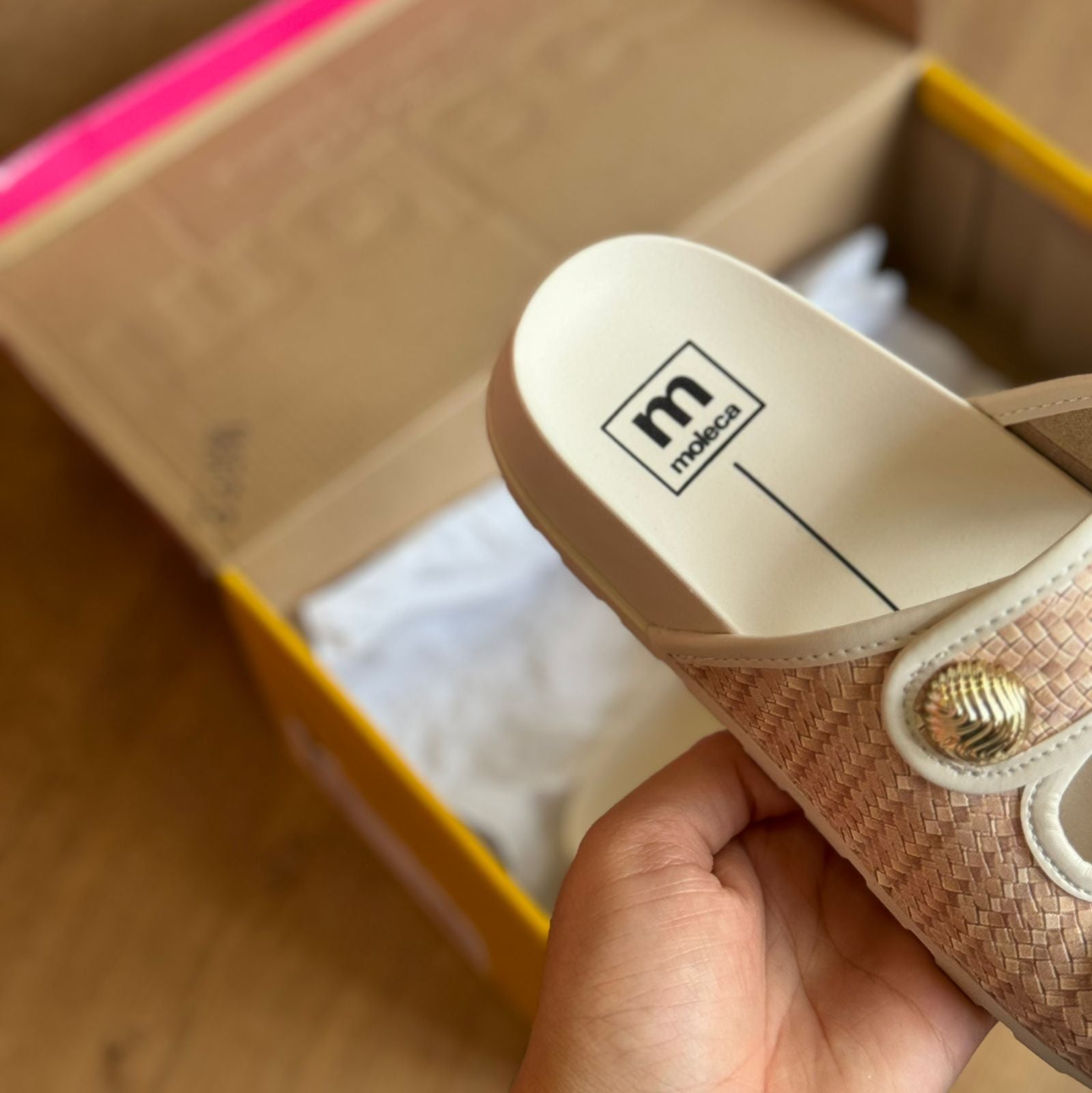 Sandália Moleca Slide Detalhe Dourado 5436.434