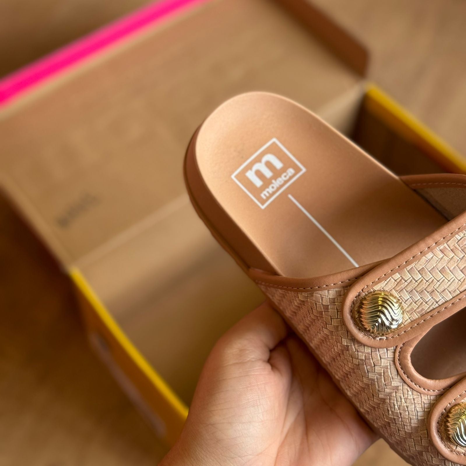 Sandália Moleca Slide Detalhe Dourado 5436.434