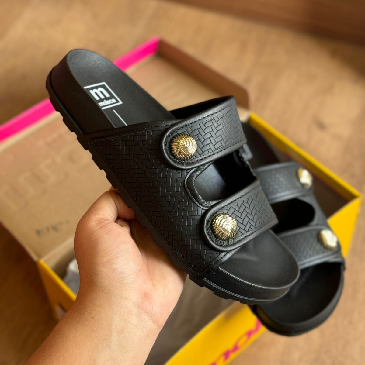 Sandália Moleca Slide Detalhe Dourado 5436.434