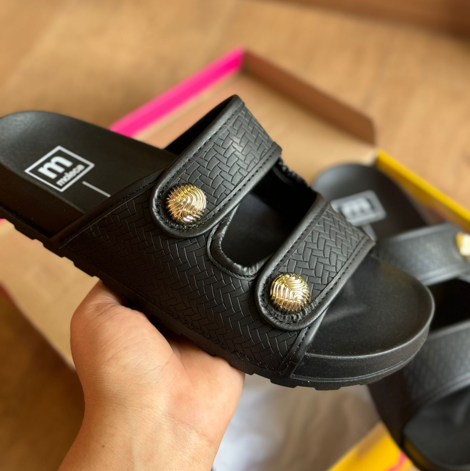 Sandália Moleca Slide Detalhe Dourado 5436.434