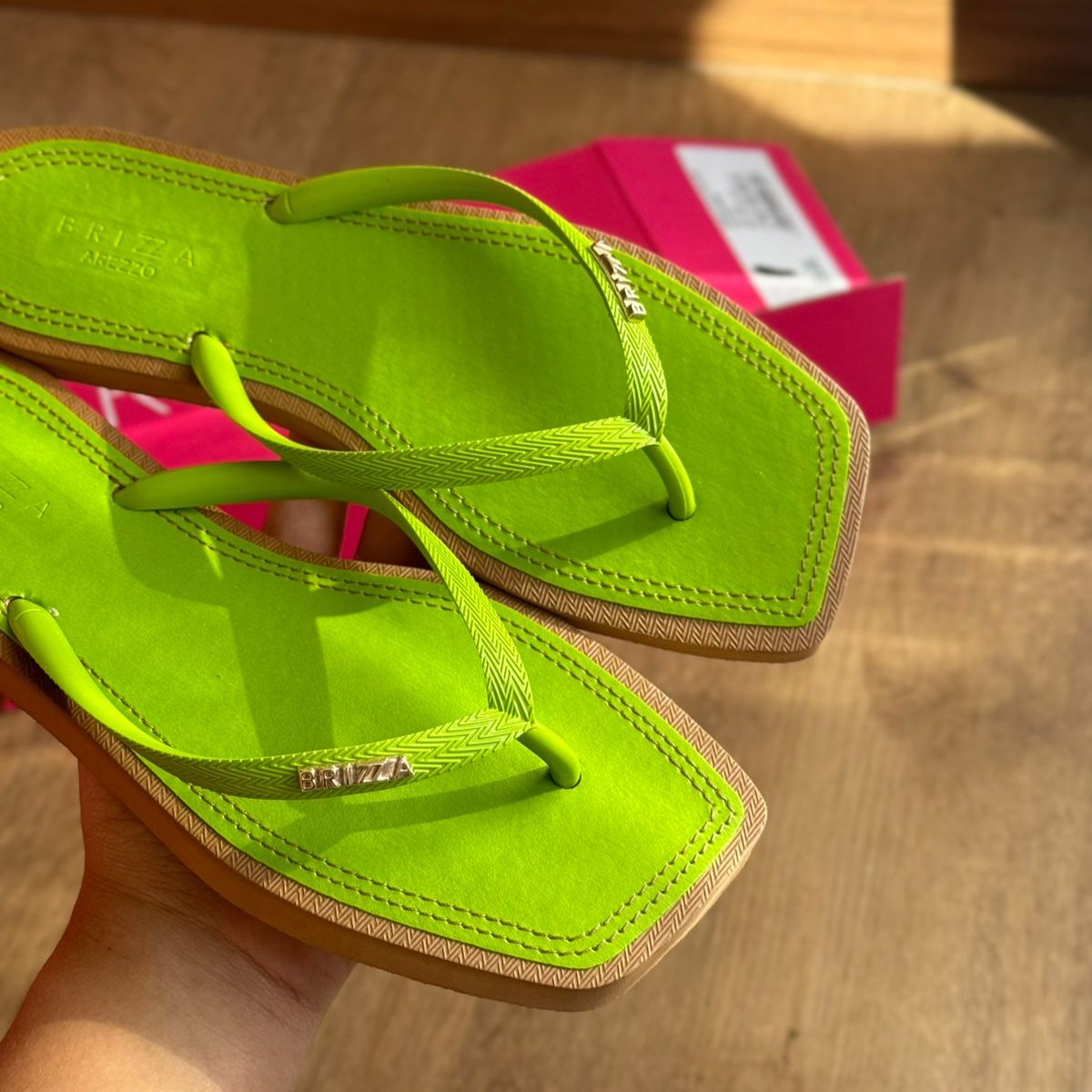 Chinelo de Dedo Arezzo Recouro Color Square Z190270202