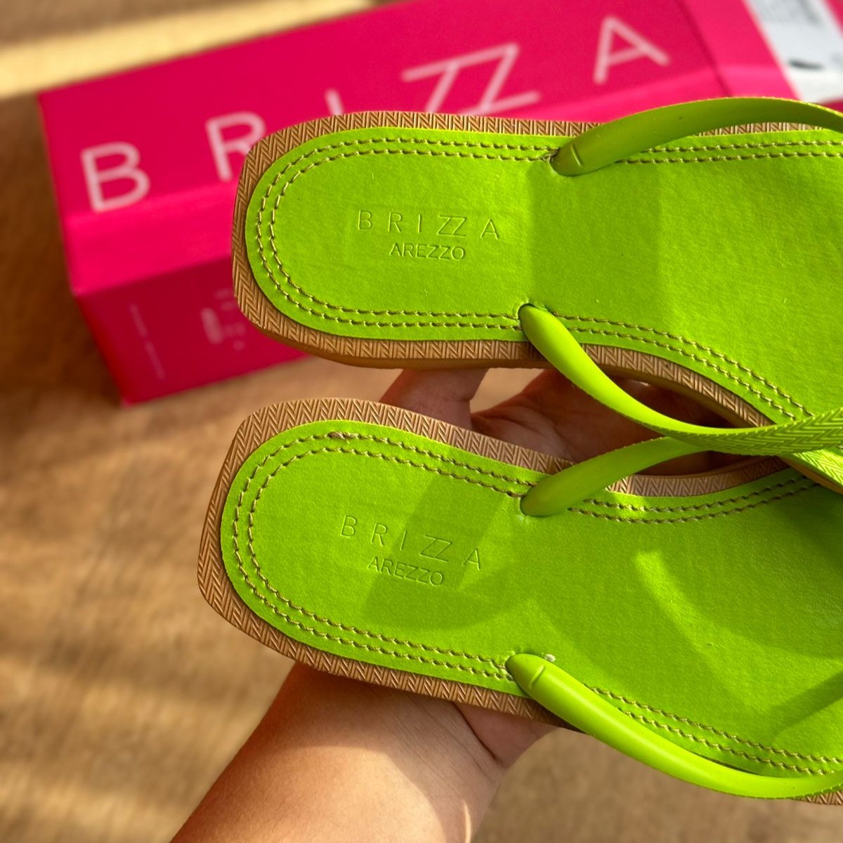 Chinelo de Dedo Arezzo Recouro Color Square Z190270202