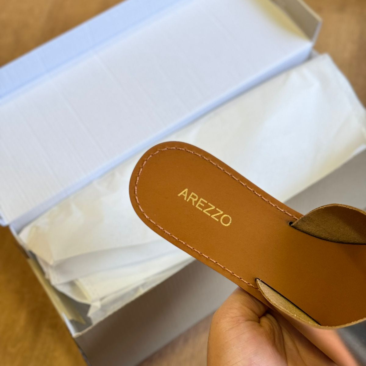 Sandália Rasteira Arezzo Couro Tiras Cruzadas A107380026