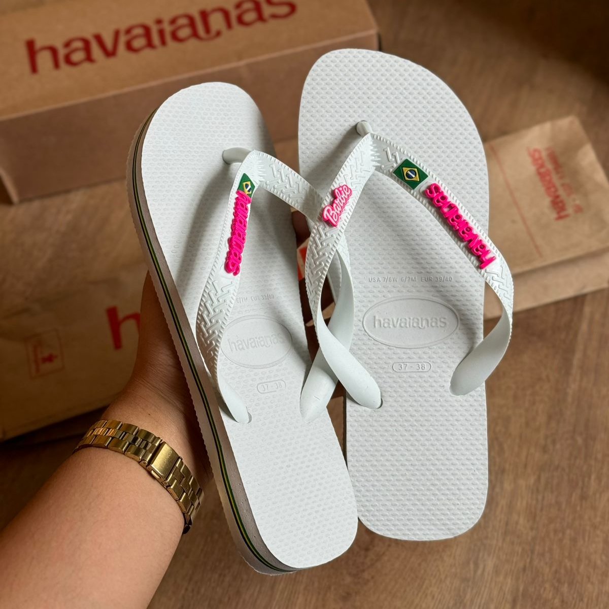 Havaianas Brasil + Placa Logo + Pin Barbie