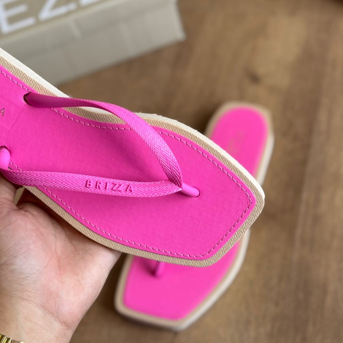 Chinelo de Dedo Arezzo Square Bicolor Brizza Z190270026