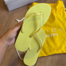 Kit Chinelo de Dedo Arezzo e Mochila Esportiva Z190260072