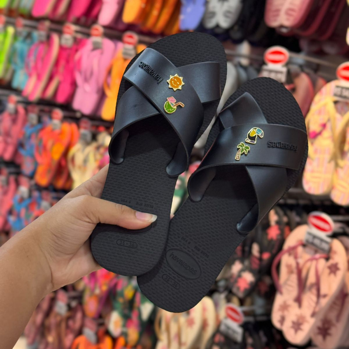 Havaianas Rasteirinha Aqua Metallic + Combinações de Pins