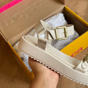 Sandália Papete Moleca Detalhes Dourados 5489.118