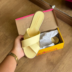 Sandália Rasteira Moleca em X 5532.100