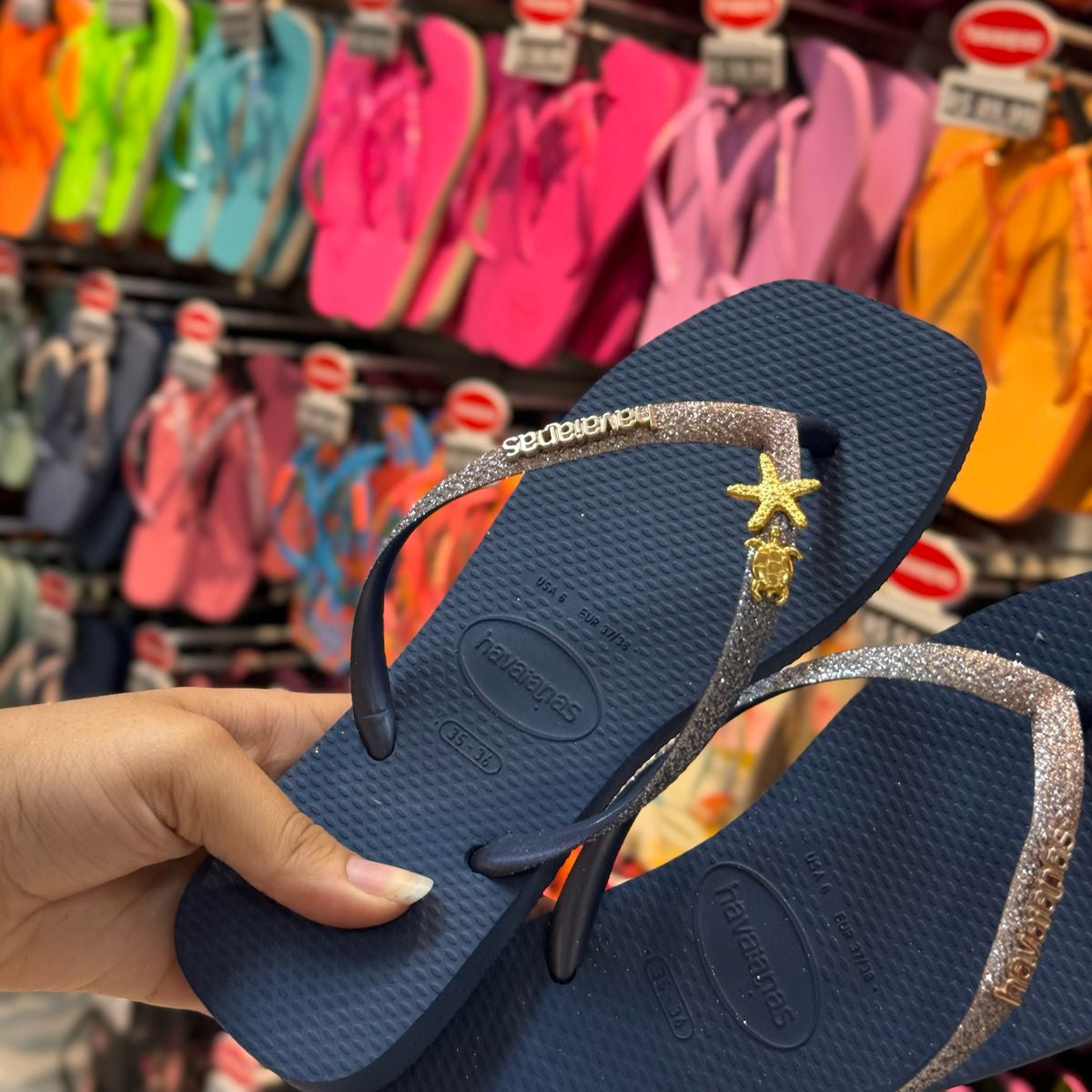 Havaianas Slim Square Glitter + Pin Estrela e Tartaruga (GRÁTIS)