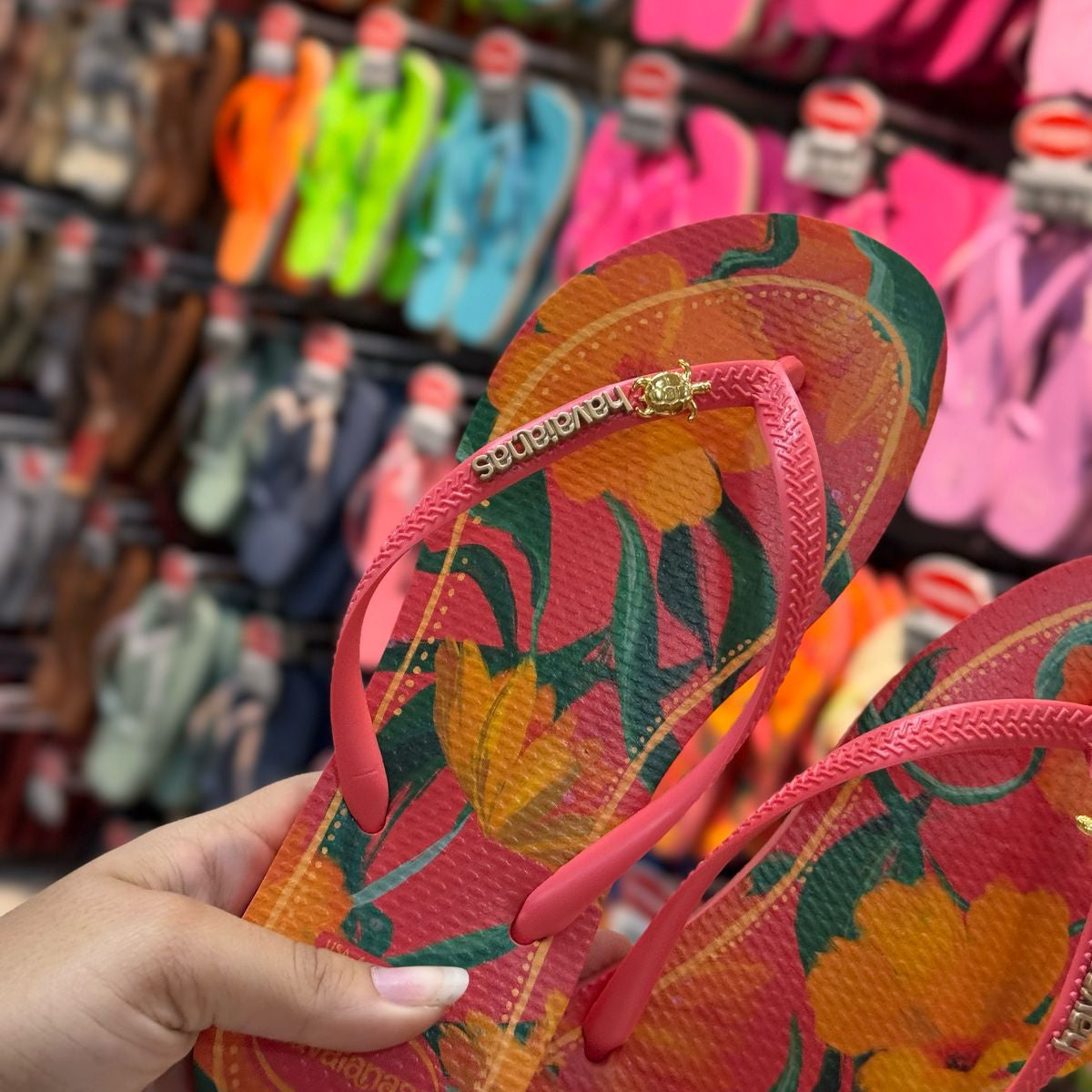 Havaianas Slim Tropical + Pin Estrela e Tartaruga (GRÁTIS)