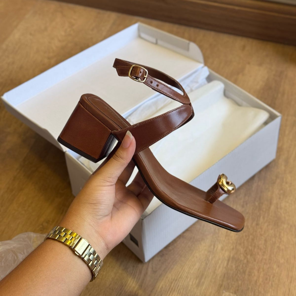 Sandália Arezzo Couro Salto Bloco Metal Bold A135560005