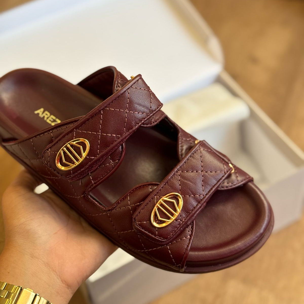 Sandália Arezzo Rasteira Couro Matelassê Velcro A120160149