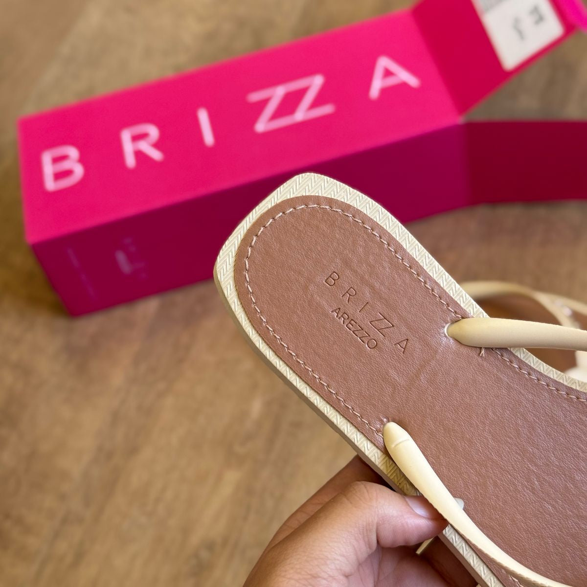 Chinelo de Dedo Arezzo Square Recouro Brizza Z190270001