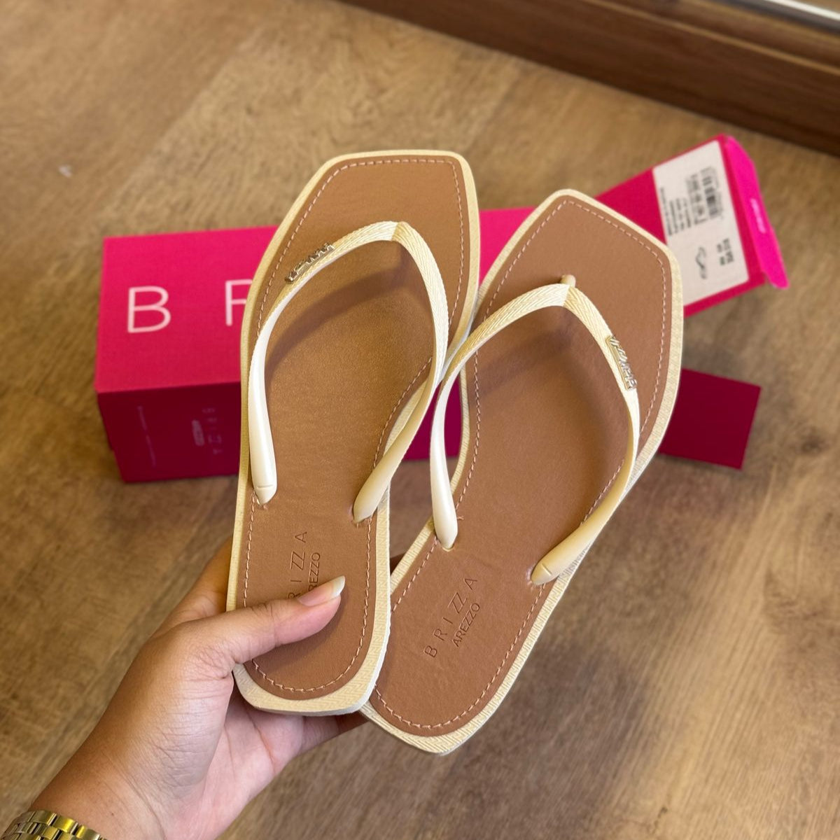 Chinelo de Dedo Arezzo Square Recouro Brizza Z190270001