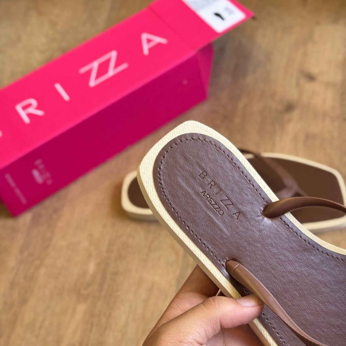 Chinelo de Dedo Arezzo Square Bicolor Brizza Z190270026