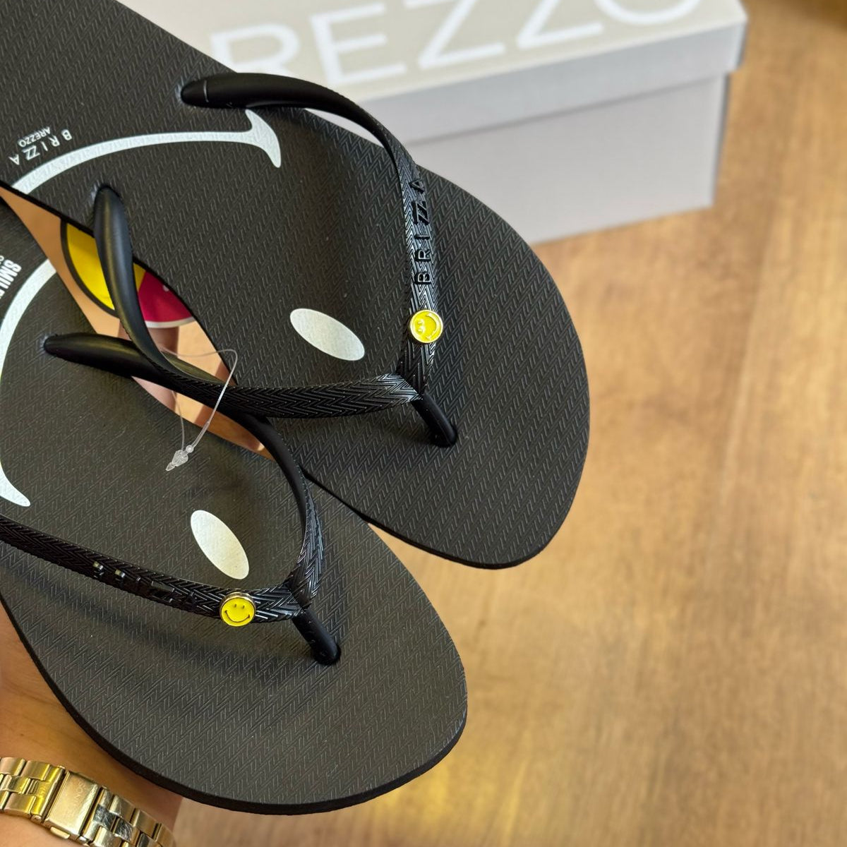 Chinelo de Dedo Arezzo Essential Brizza Smiley Z190260085