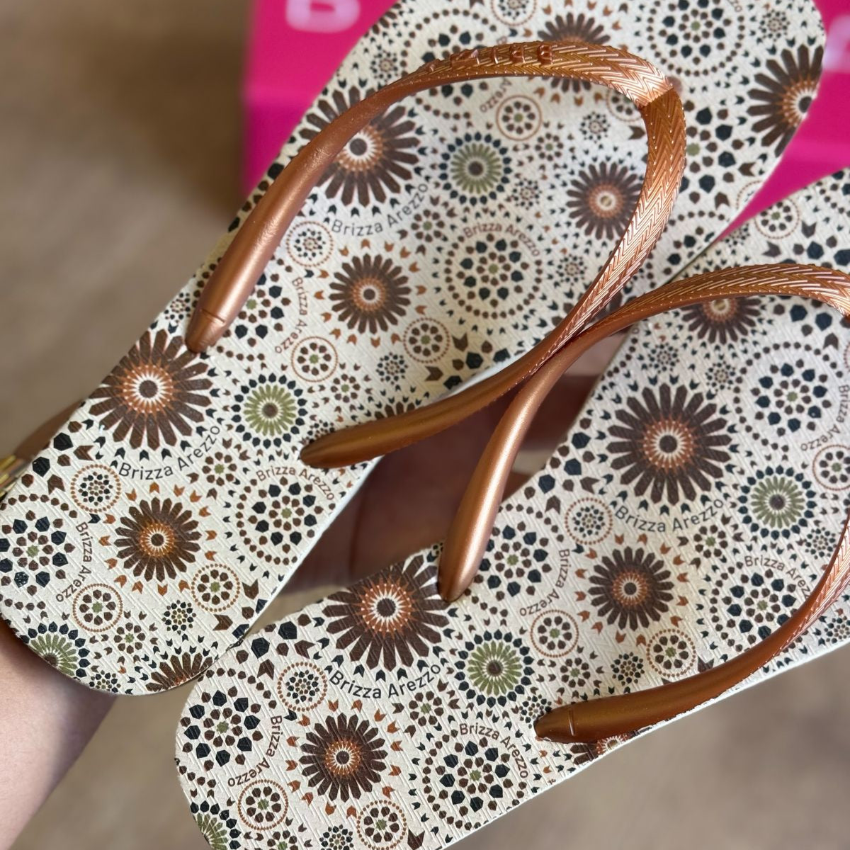 Chinelo de Dedo Arezzo Estampado Z19026012