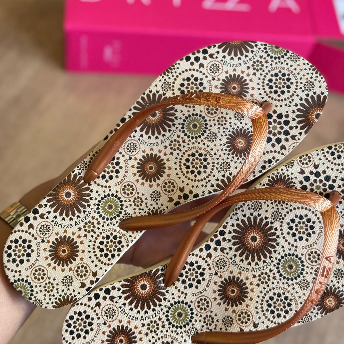 Chinelo de Dedo Arezzo Estampado Z19026012