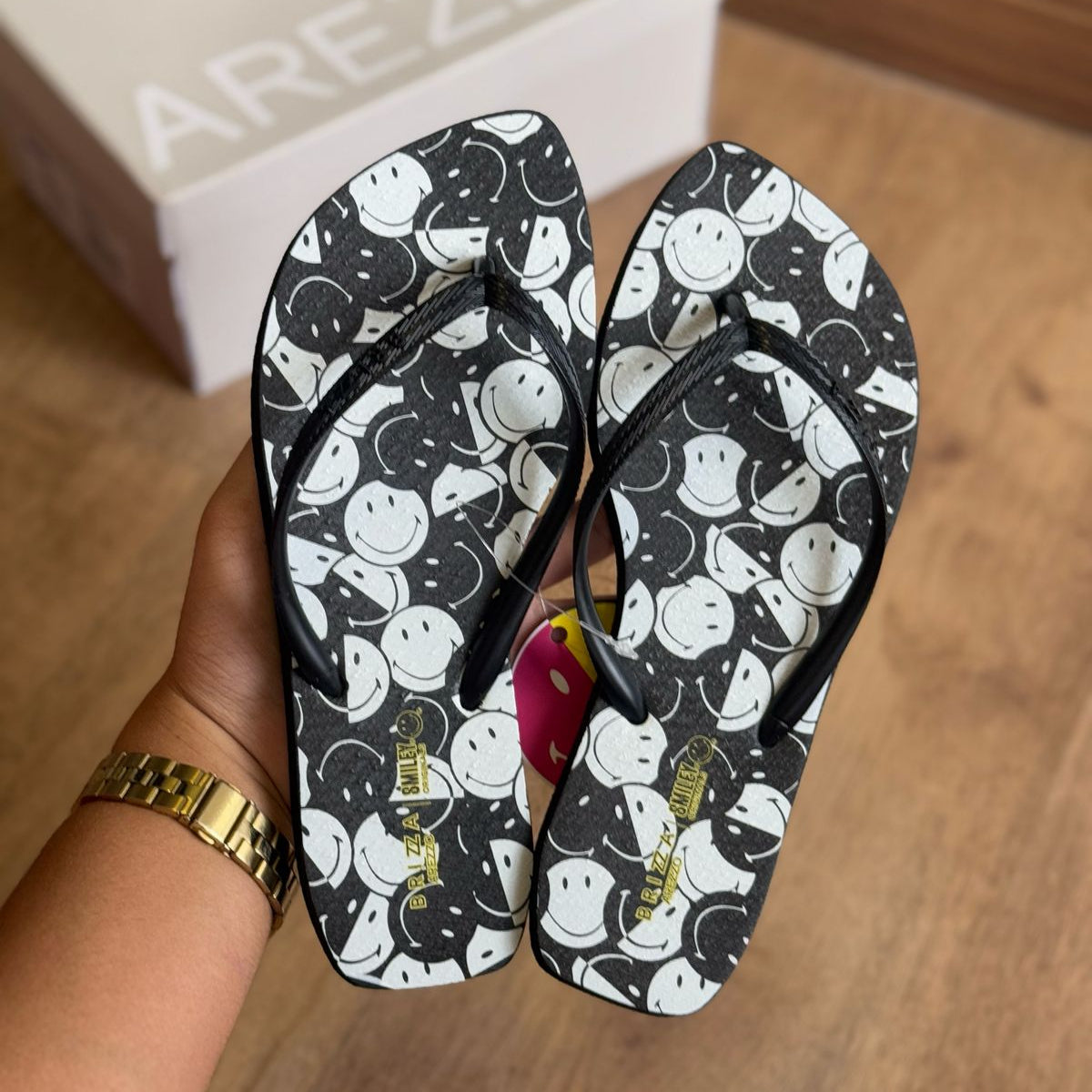 Chinelo de Dedo Arezzo Essential Brizza Smiley Z190260085