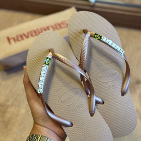 Havaianas Slim + Placa Logo + Pin Brasil