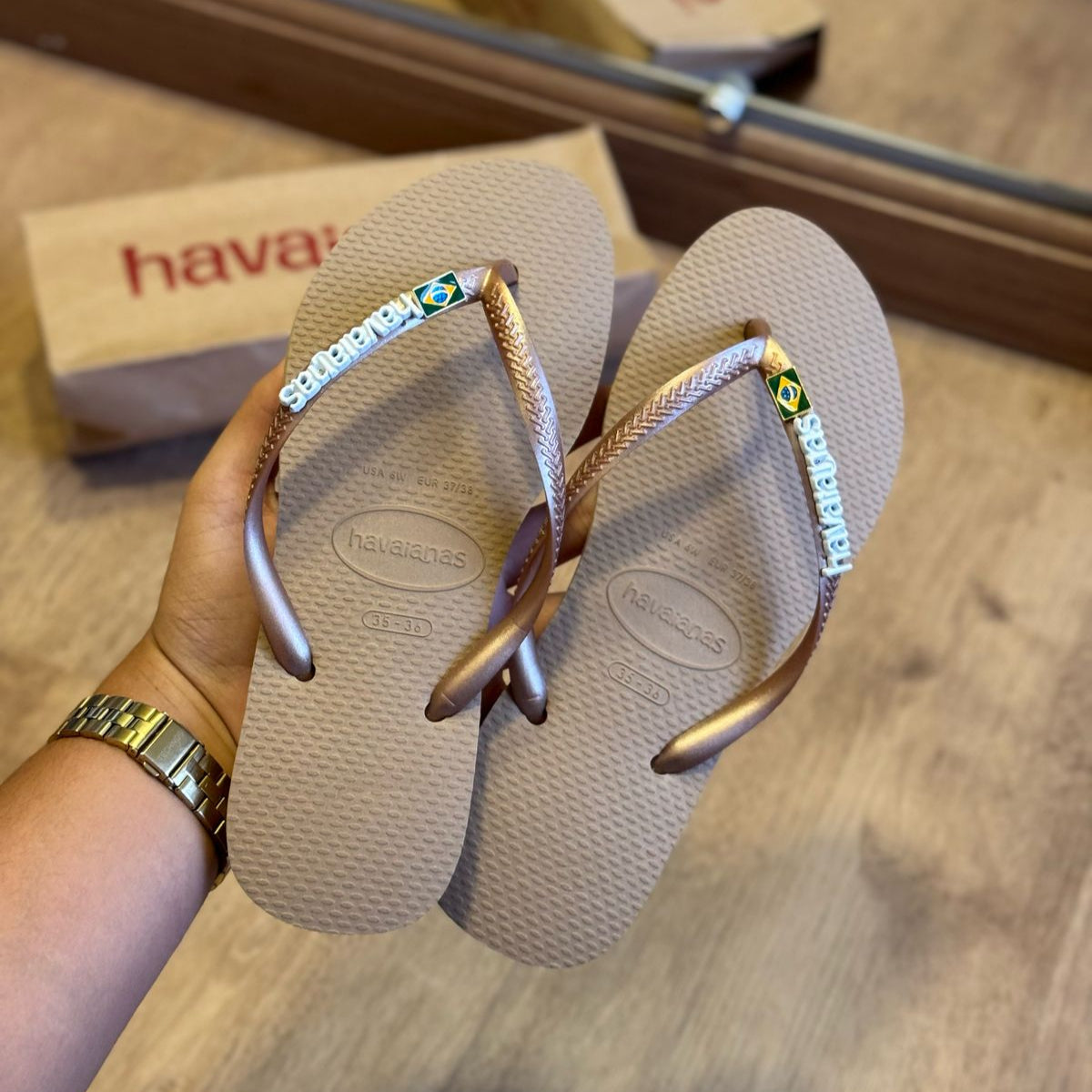 Havaianas Slim + Placa Logo + Pin Brasil