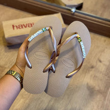 Havaianas Slim + Placa Logo + Pin Brasil