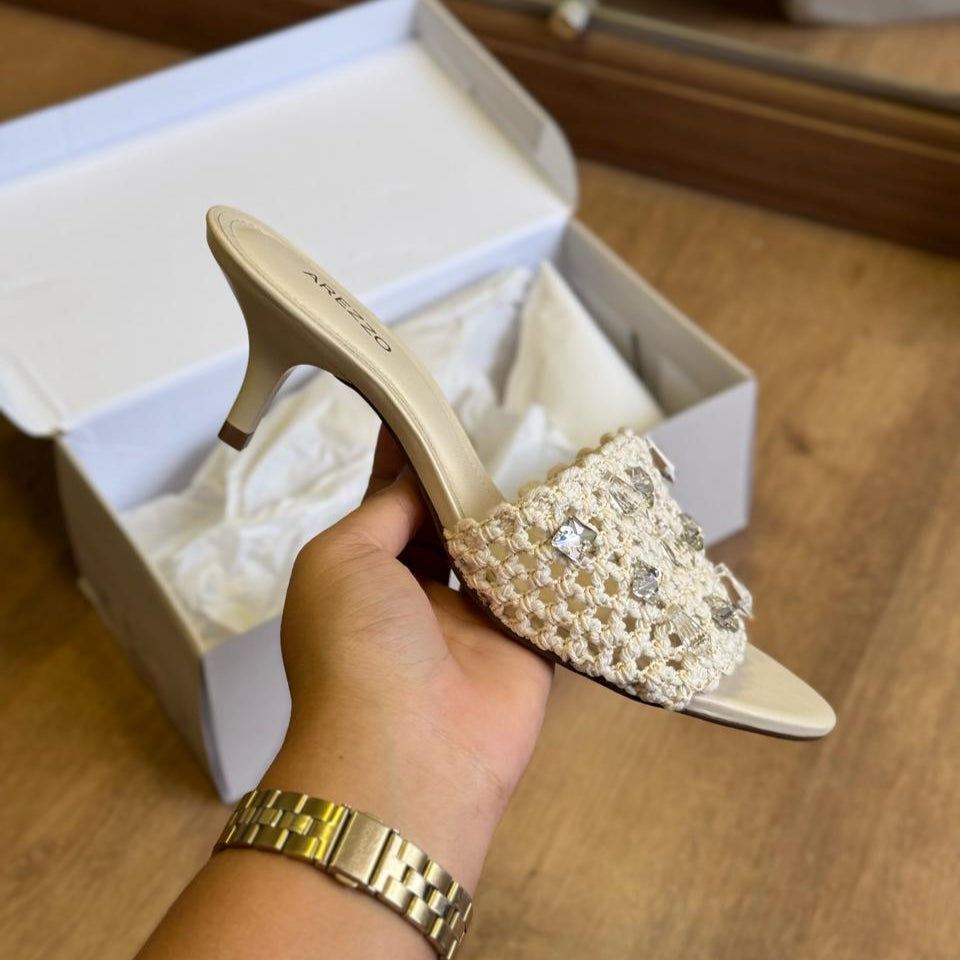 Sandália Mule Arezzo Salto Kitten Bordado Floral  A132170010