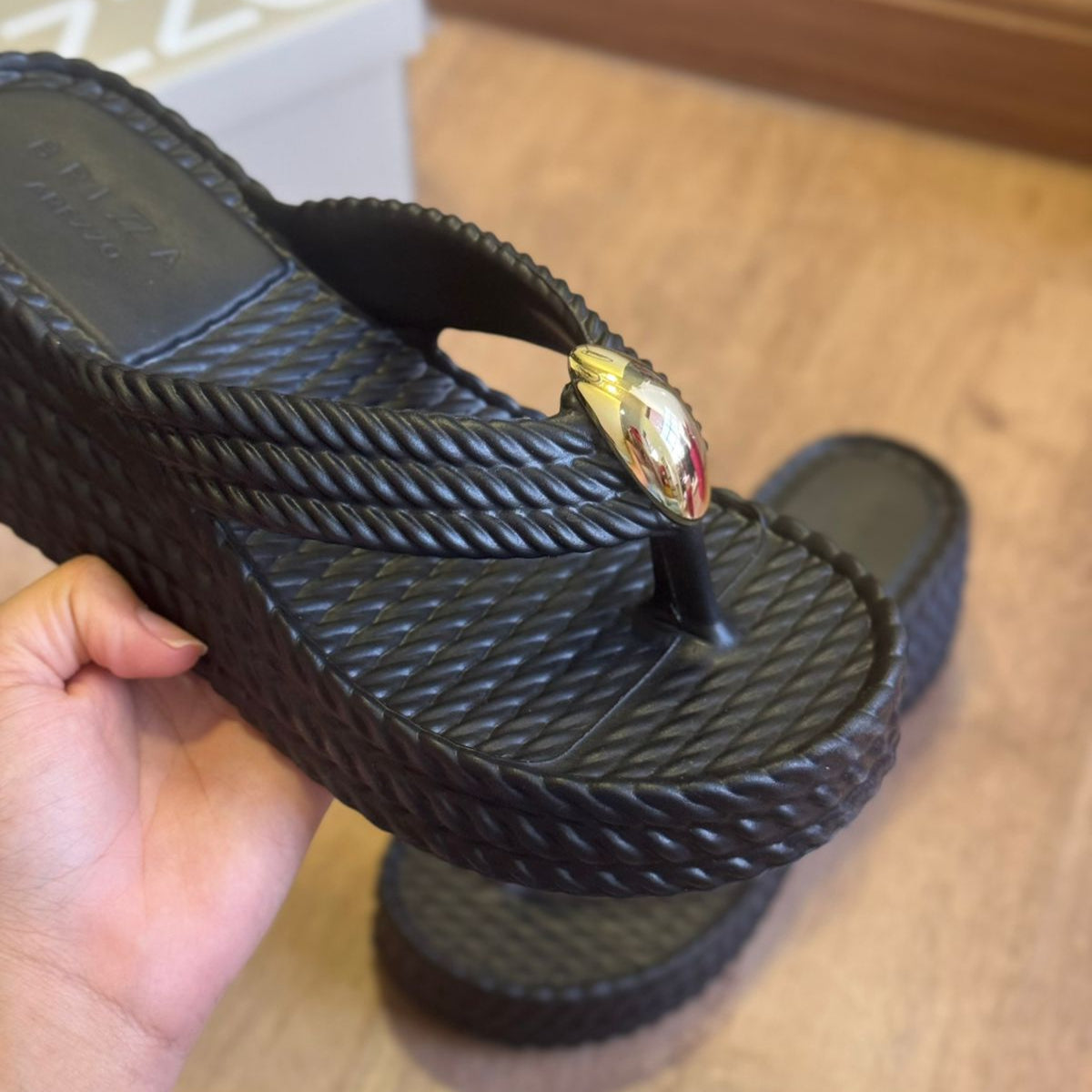 Tamanco Plataforma Arezzo Detalhe Dourado Z191430003