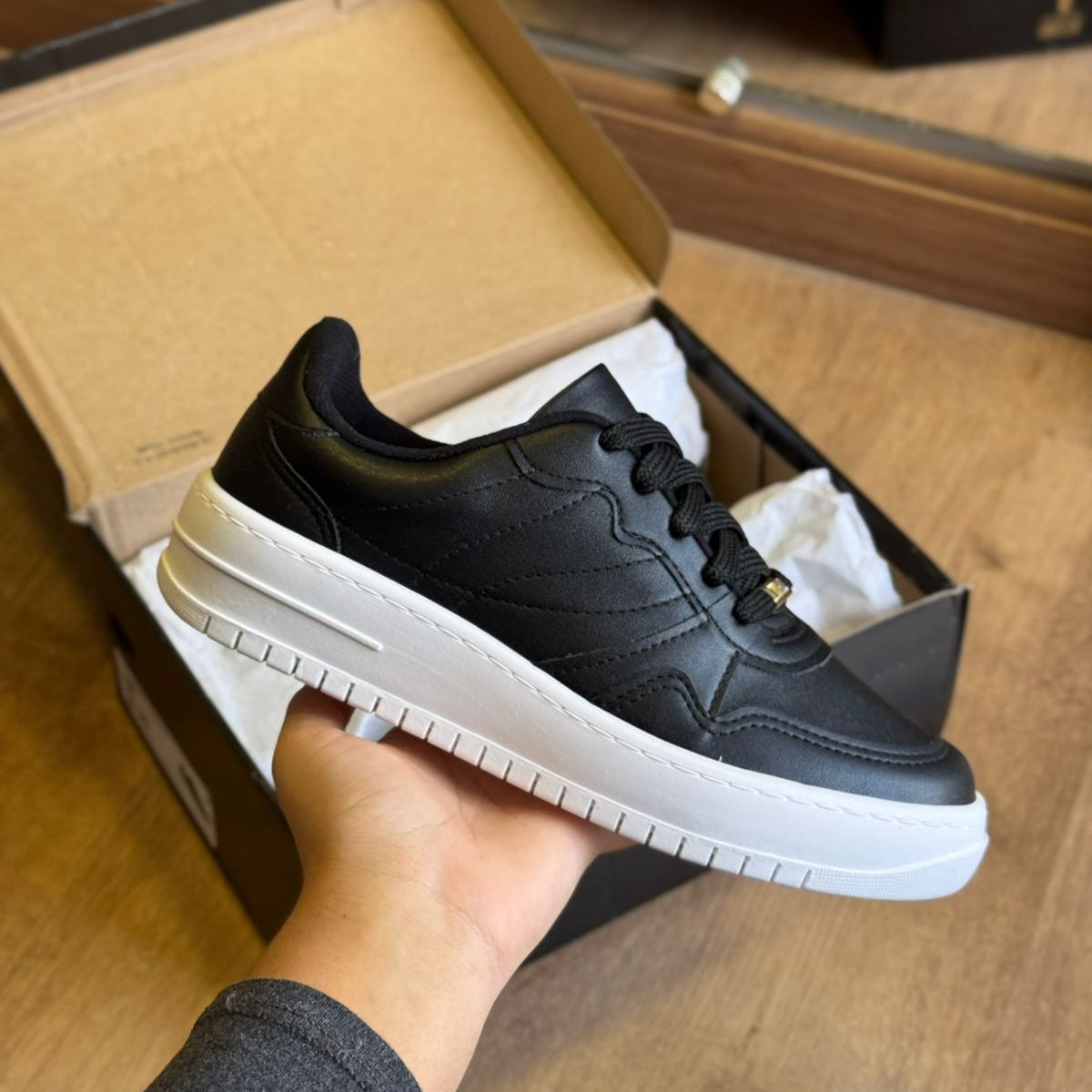 Tênis Vizzano Casual Cadarço Logo Dourado 1389.101