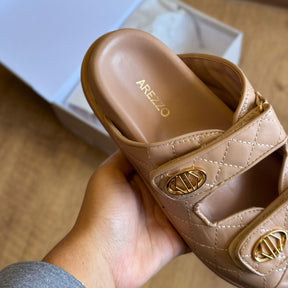 Sandália Arezzo Rasteira Couro Matelassê Velcro A120160149