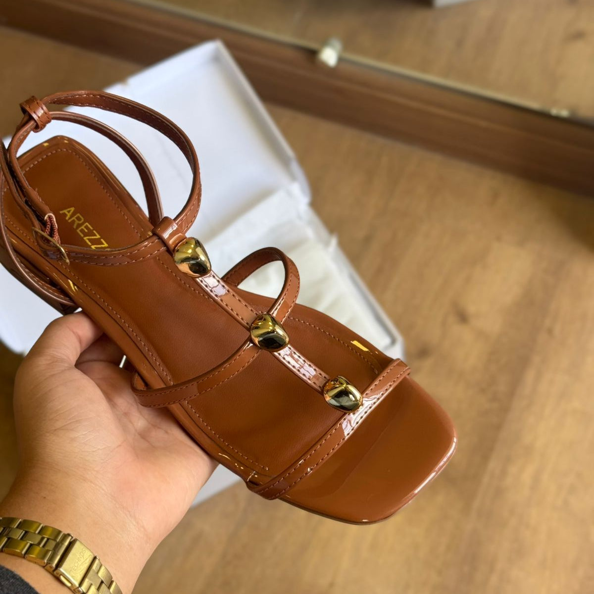 Sandália Arezzo Salto Bloco Tiras Metais A137730001