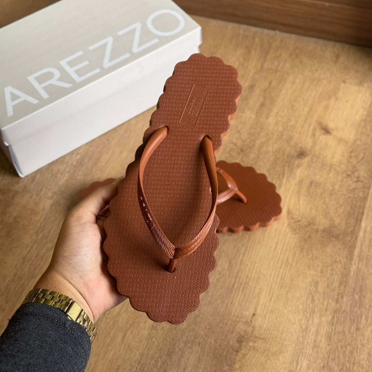 Chinelo de Dedo Arezzo Recouro Detalhe de Pétalas Z191290001