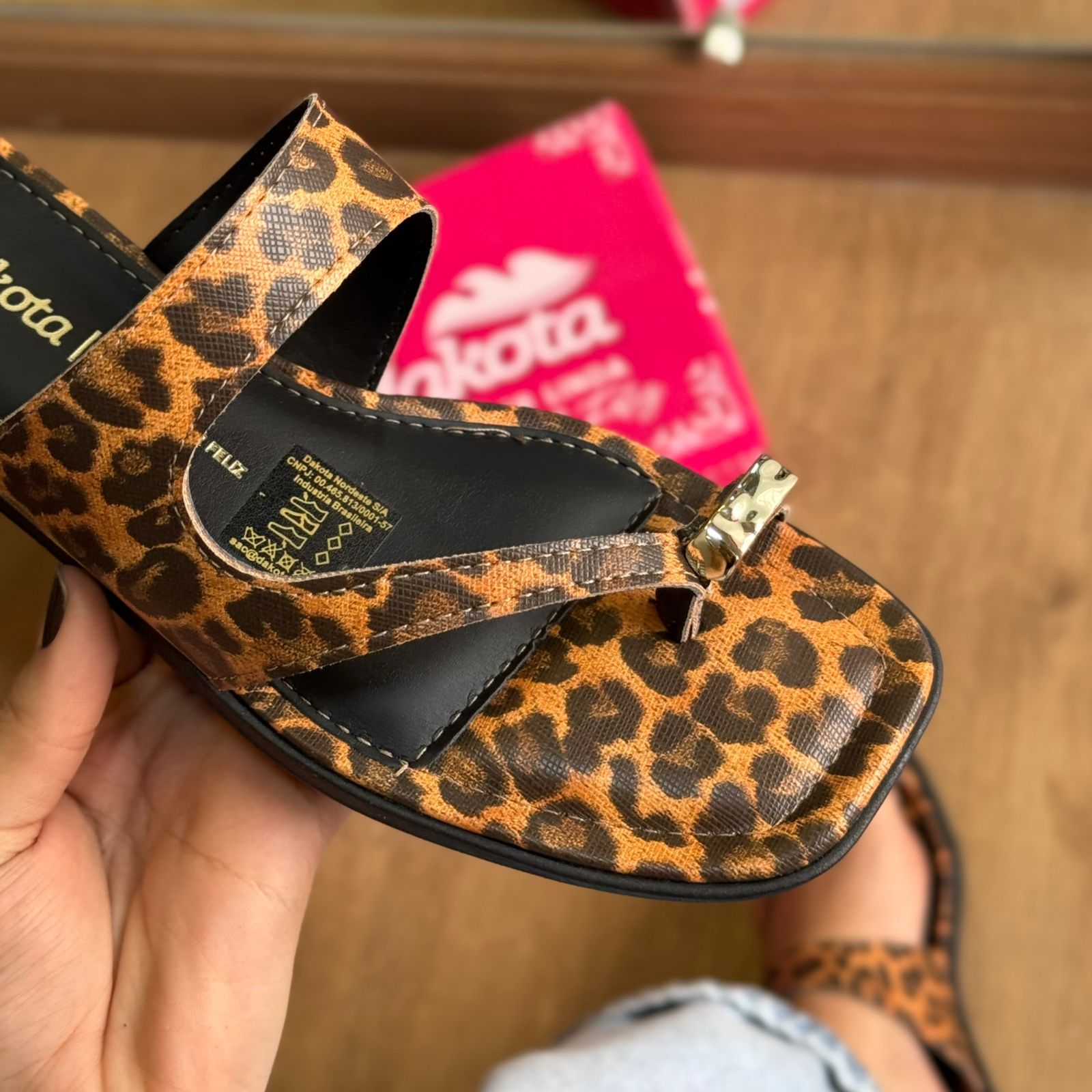 Sandália Dakota Salto Baixo Detalhe no Dedo Y8874