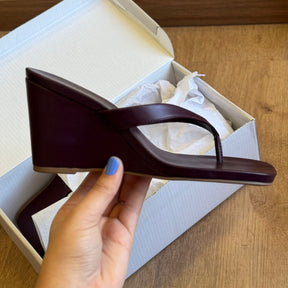 Sandália Arezzo Anabela Tiras Thong A138530001