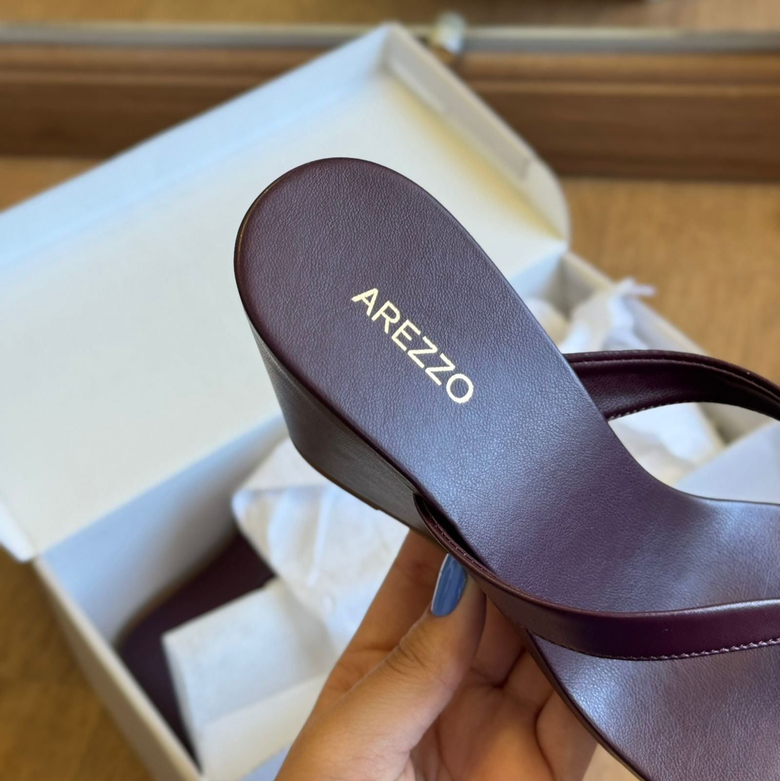 Sandália Arezzo Anabela Tiras Thong A138530001