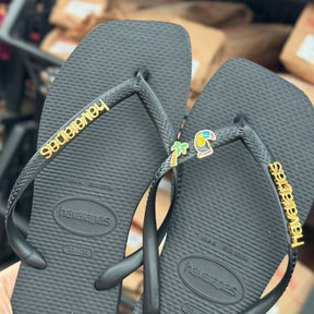 Havaianas Slim Square + Placa Logo + Pin Tucano e Coqueiro