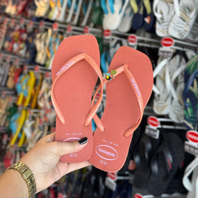 Havaianas Slim Square Logo Pop + Pin Tucano e Coqueiro