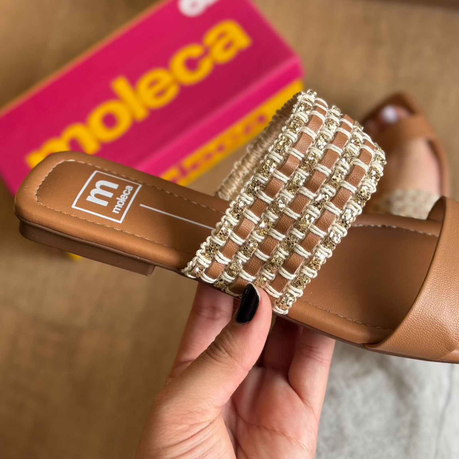 Sandália Rasteira Moleca Brilho Dourado 5462.146