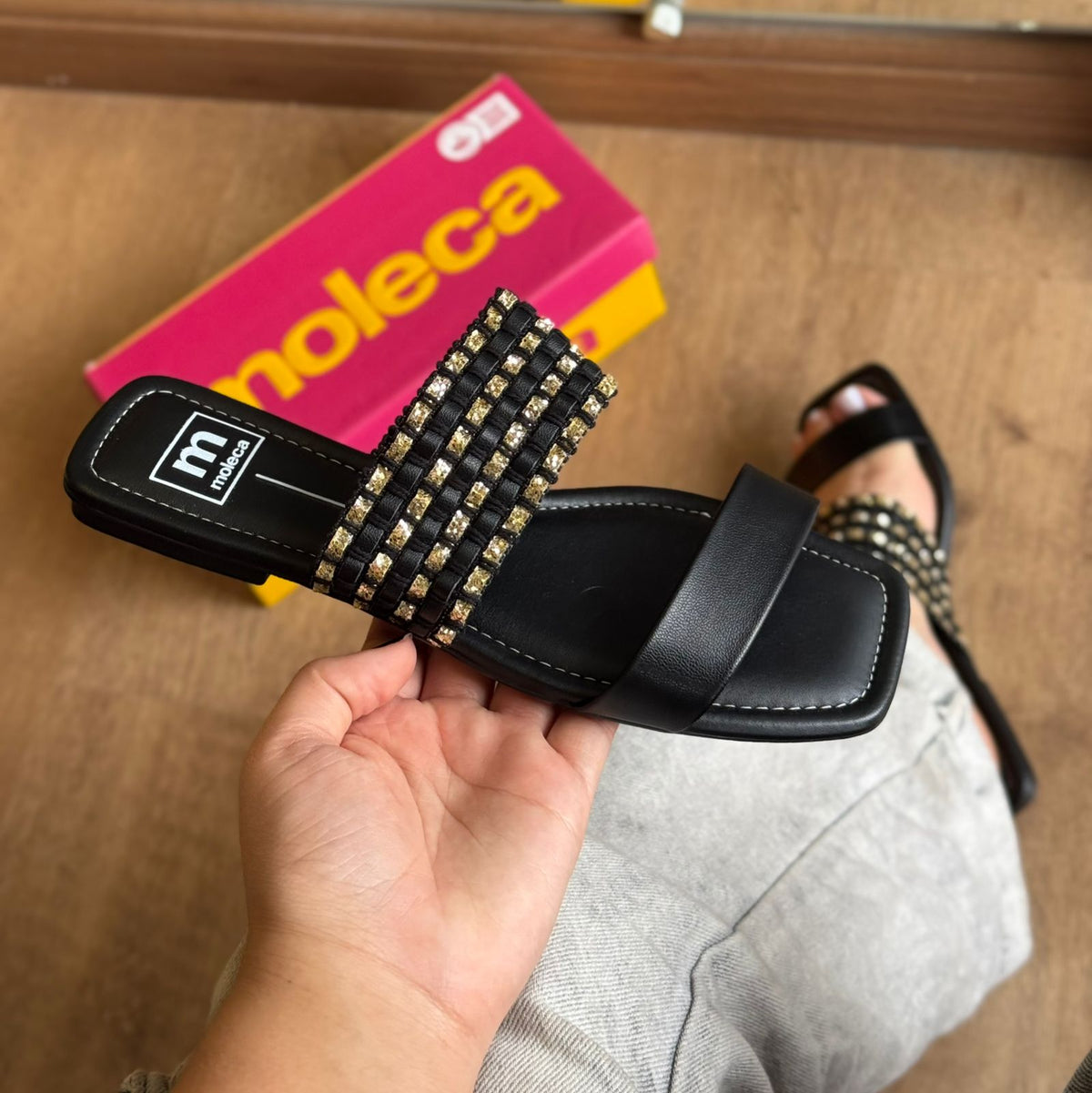 Sandália Rasteira Moleca Brilho Dourado 5462.146